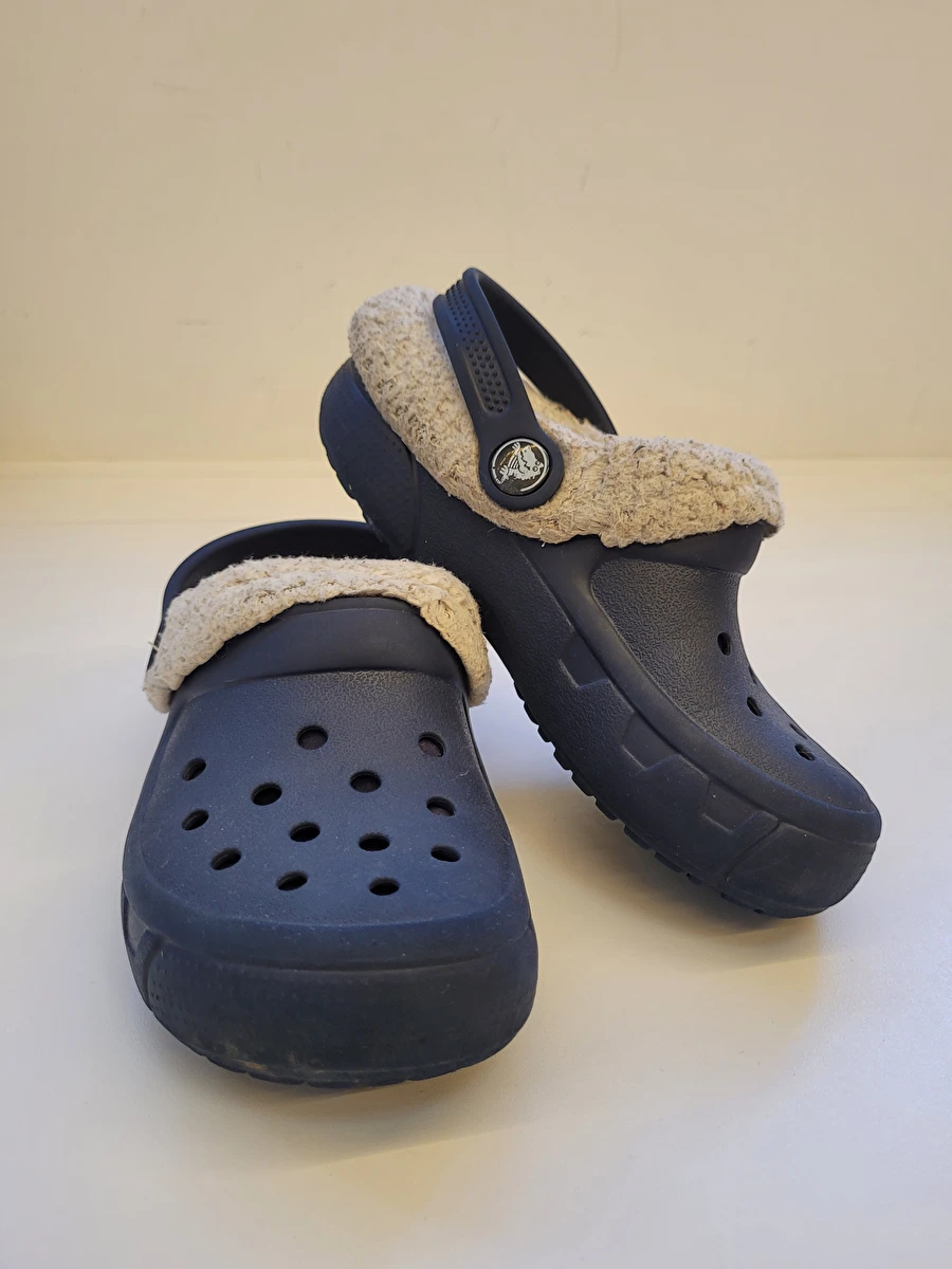 Sandália Modelo Tradicional Com Pêlo Dentro Azul Crocs C12-13