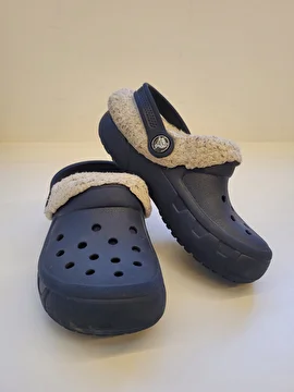 Sandália Modelo Tradicional Com Pêlo Dentro Azul Crocs C12-13