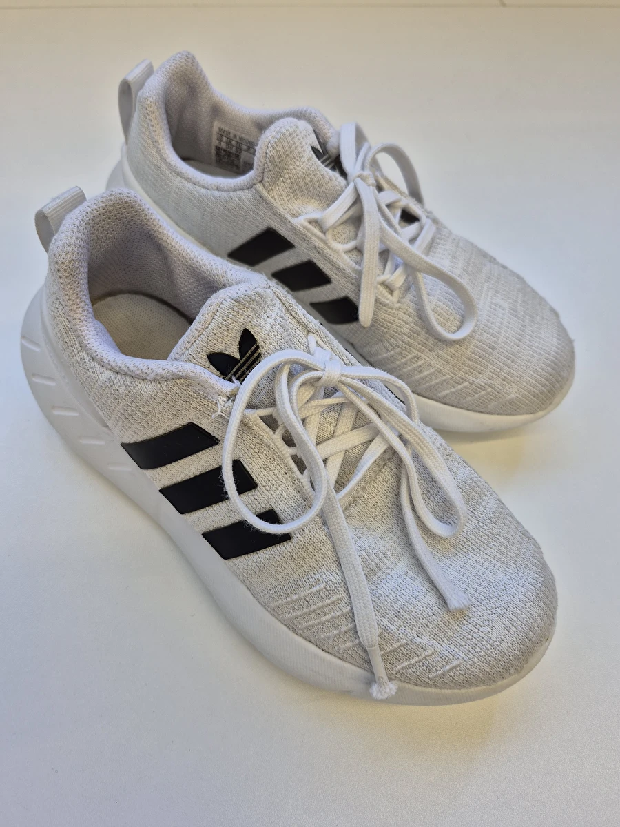 Tênis Com Cadarço Cinza Adidas 30