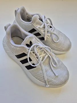 Tênis Com Cadarço Cinza Adidas 30