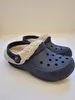 Sandália Modelo Tradicional Com Pêlo Dentro Azul Crocs C12-13