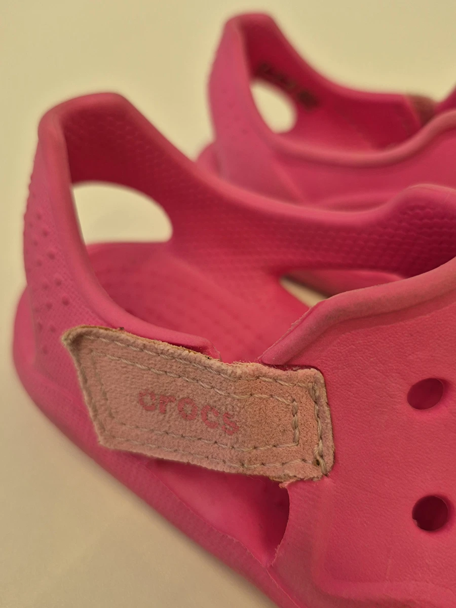 Sandália Modelo Tradicional Rosa Crocs C 8-9