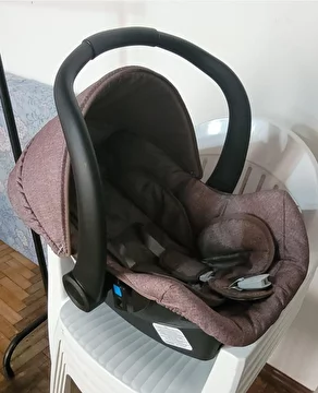 Bebê Conforto Acompanha Base Marrom Galzerano