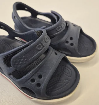 Sandália Com Velcro Azul Crocs C 6