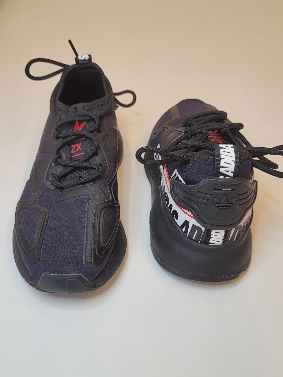 Tênis Couro Escritas Em Branco/ Cadarço Preto Adidas 33