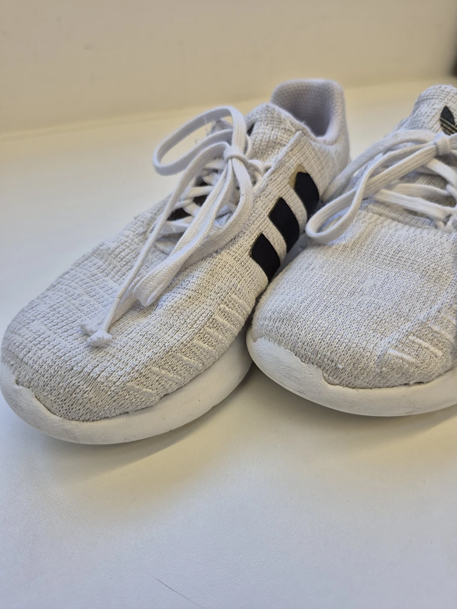 Tênis Com Cadarço Cinza Adidas 30