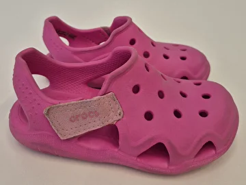 Sandália Modelo Tradicional Rosa Crocs C 8-9