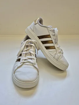 Tênis Com Cadarço Branco Adidas 33