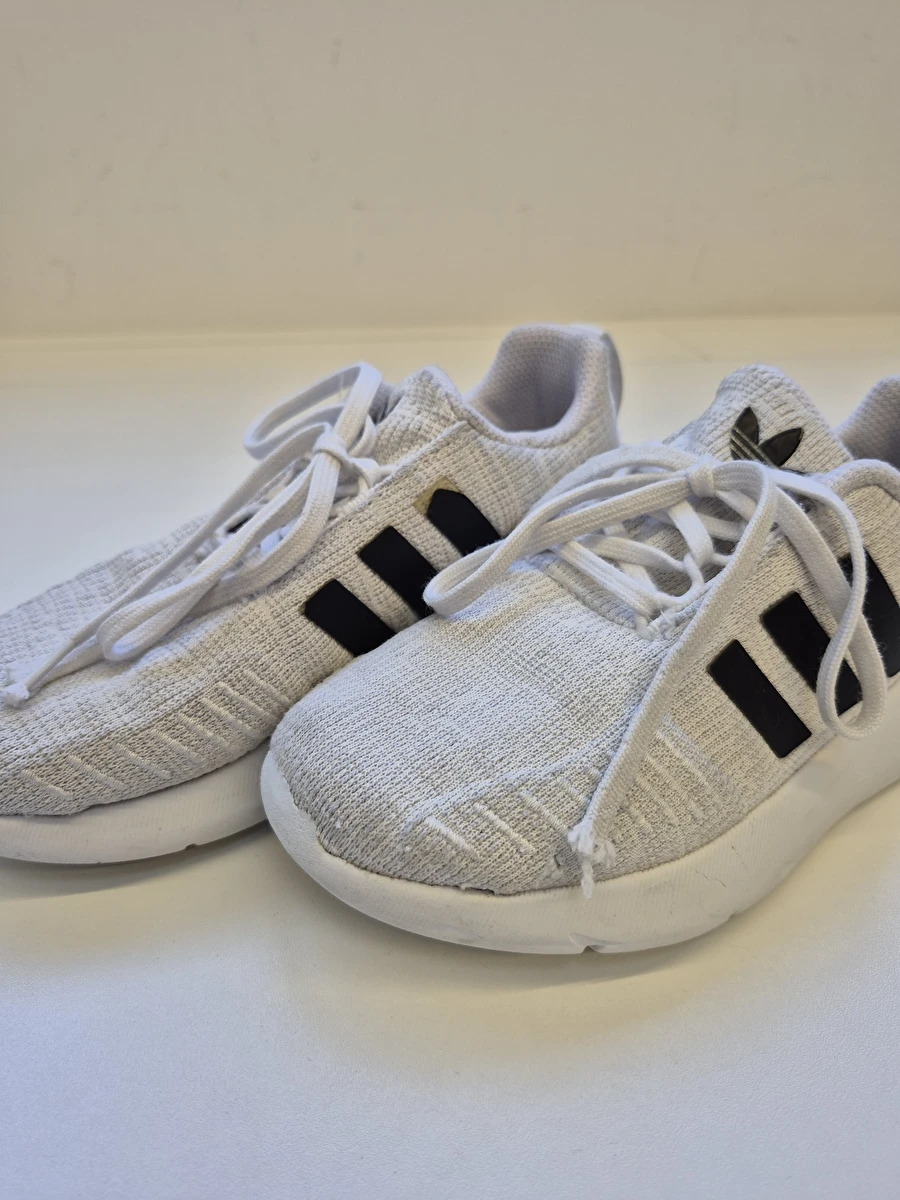 Tênis Com Cadarço Cinza Adidas 30