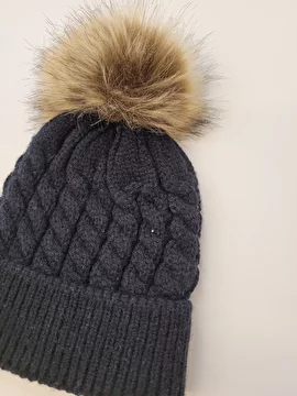 Touca De Lã Tricô Com Pompom De Pele Preto Sem Marca 3-6 Meses