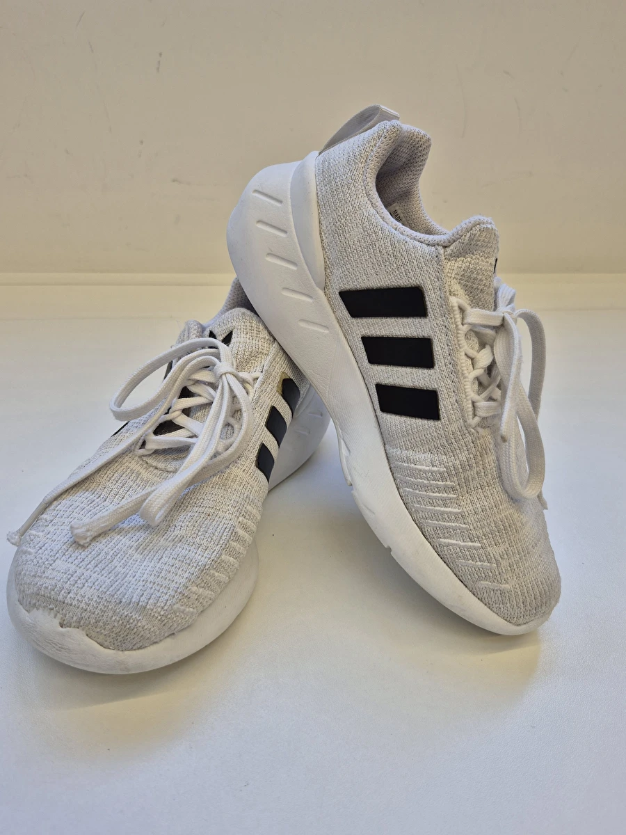 Tênis Com Cadarço Cinza Adidas 30