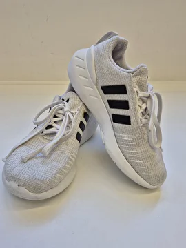 Tênis Com Cadarço Cinza Adidas 30