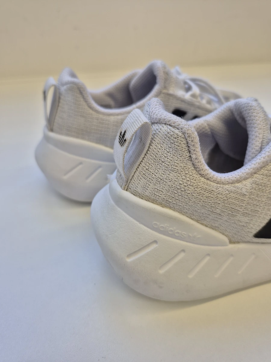 Tênis Com Cadarço Cinza Adidas 30