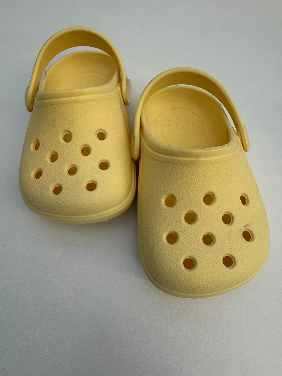 Sandália Modelo Tradicional Amarelo Crocs 19-20