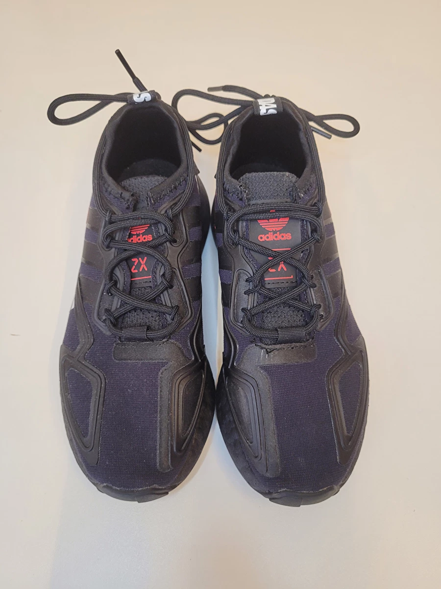Tênis Couro Escritas Em Branco/ Cadarço Preto Adidas 33