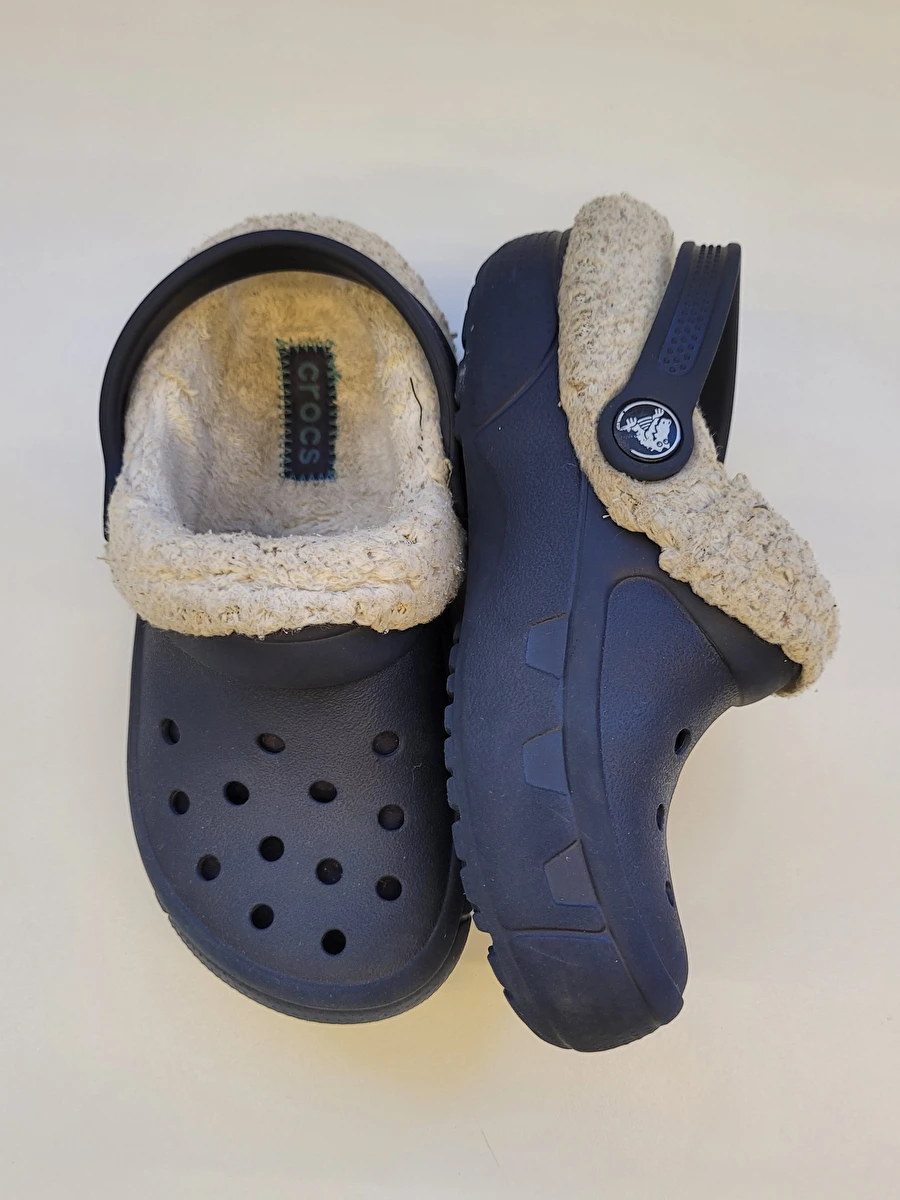 Sandália Modelo Tradicional Com Pêlo Dentro Azul Crocs C12-13