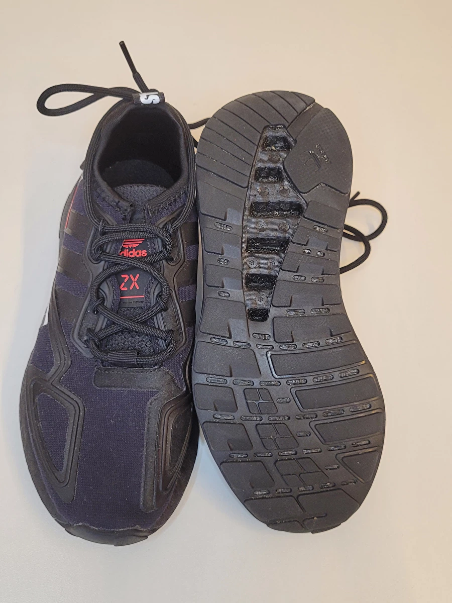 Tênis Couro Escritas Em Branco/ Cadarço Preto Adidas 33