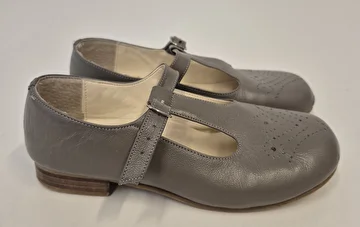 Sapatilha Com Fivela Cinza Cinco Marias 26