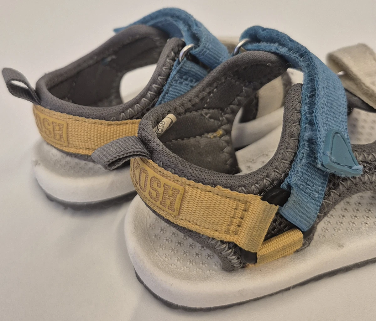 Sandália Com Velcro Cinza Osh Kosh 20