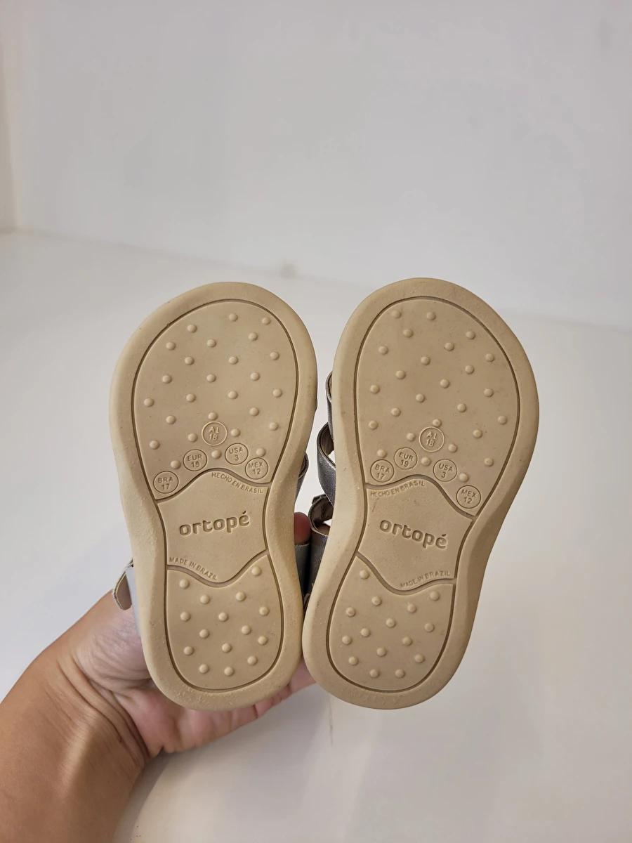 Sandália Com Fivela Prateado Ortope 17